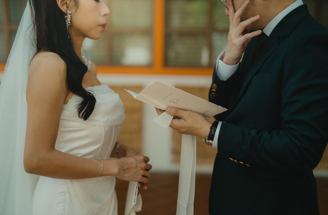 Quiet in-between moment captured at a Singapore wedding — documentary style by Thomas Tan
