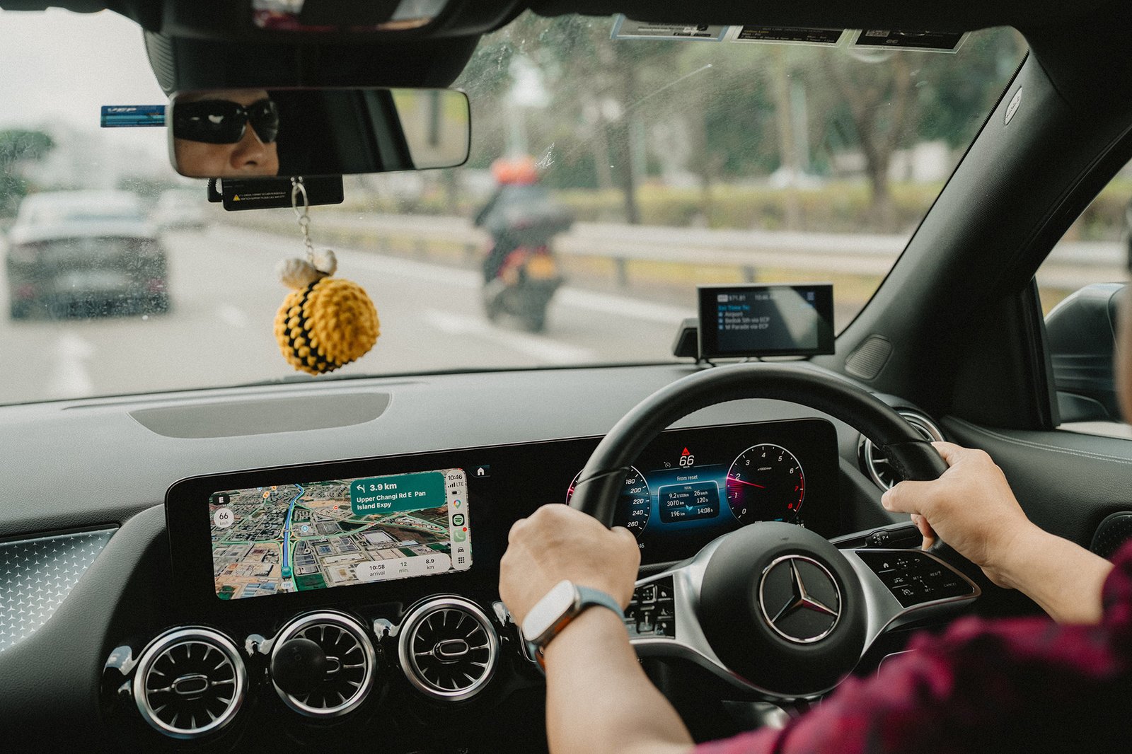 Jared and Xinyu drive to Atlas Bar Singapore wedding