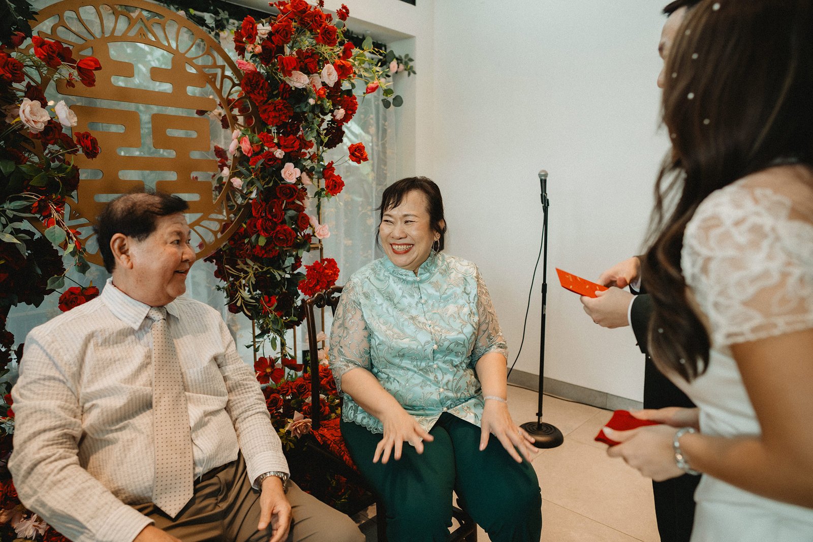 Jared and Xinyu's Atlas Bar Singapore wedding: couple receives red envelopes.