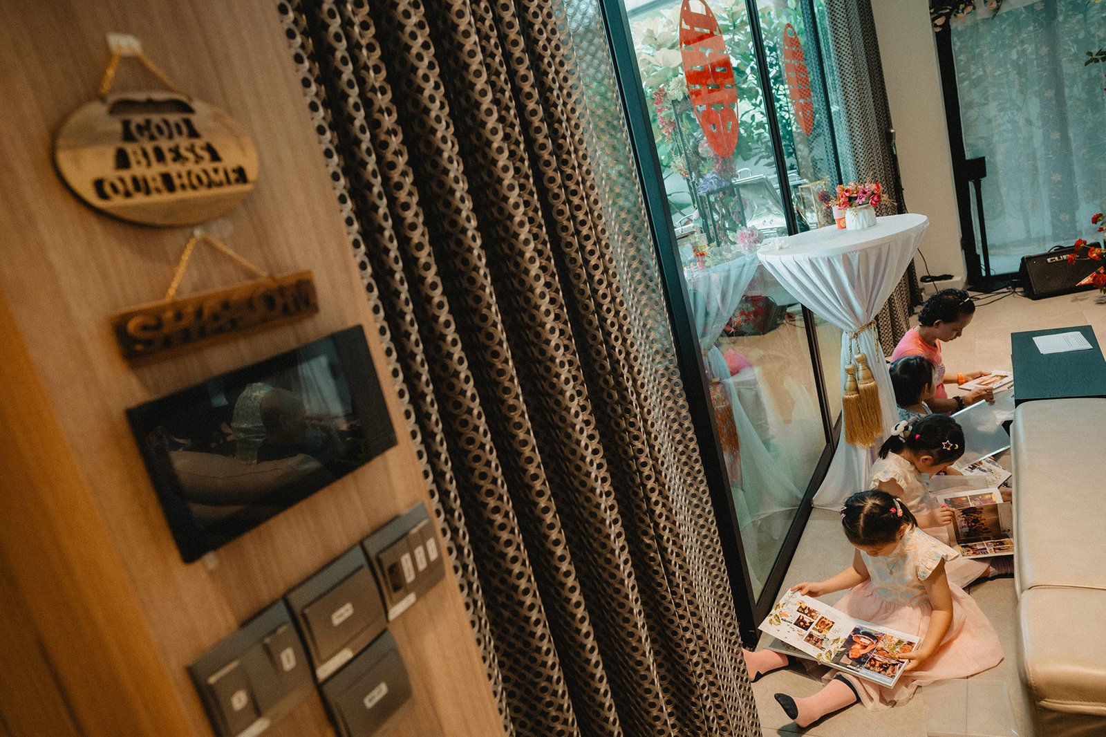 Jared + Xinyu wedding at Atlas bar Singapore, children read books