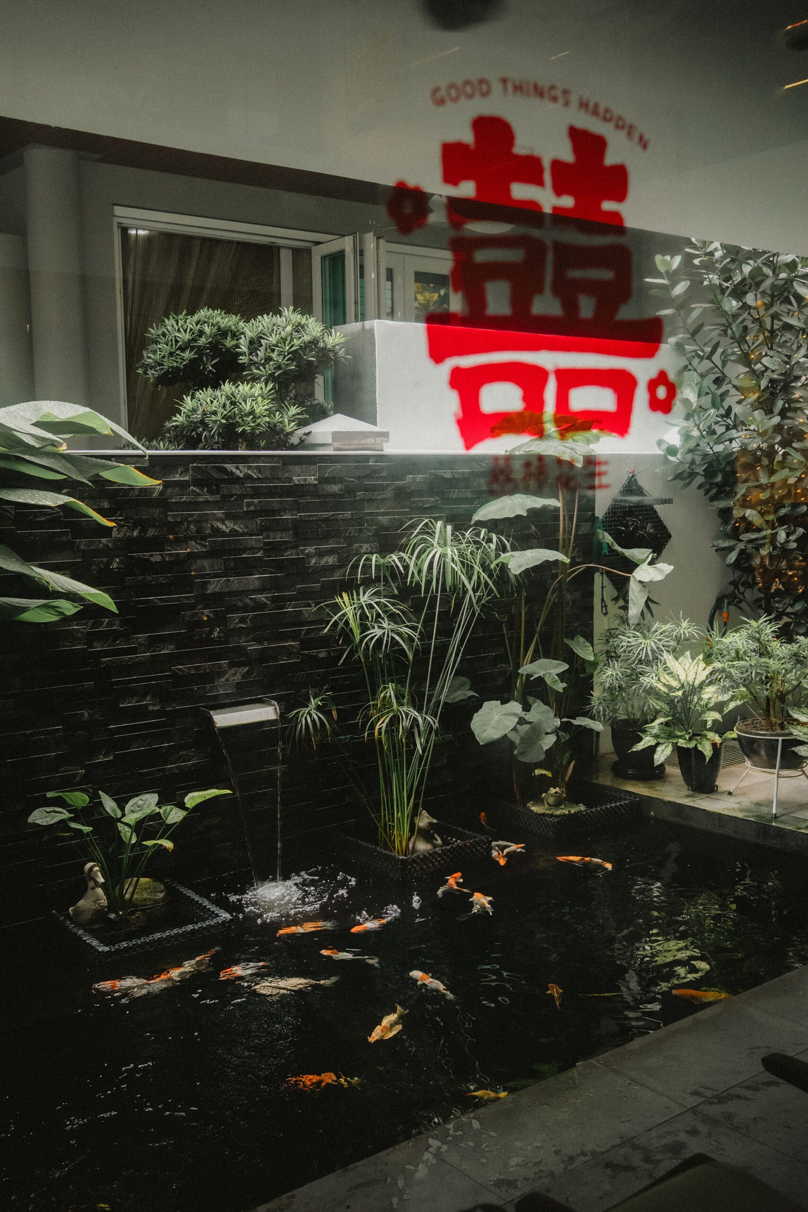 Atlas Bar Singapore wedding: Koi pond with Chinese double happiness symbol