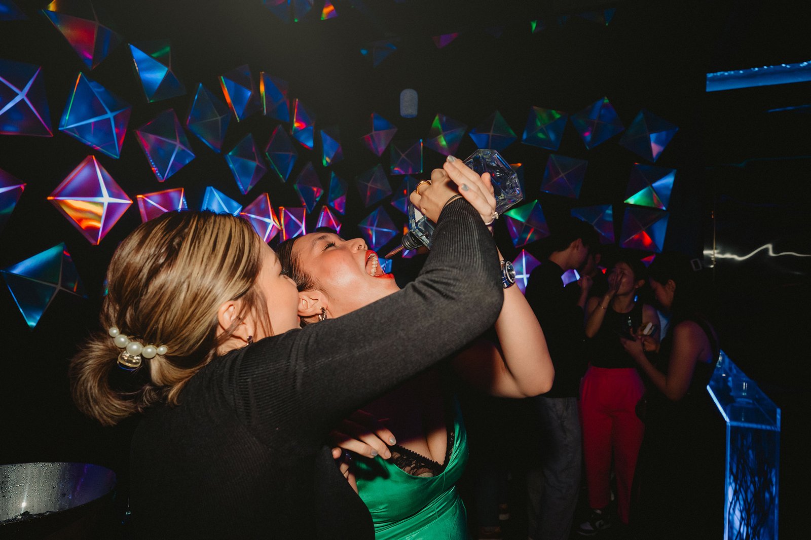 Capella Singapore wedding: Guests enjoy drinks and vibrant decor