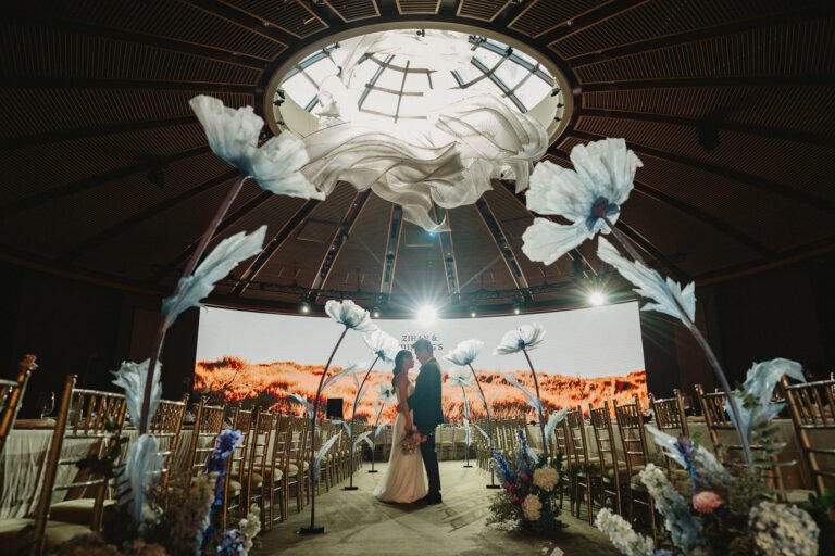 Capella Singapore wedding: Han and Ming embrace under a grand ceiling installation.
